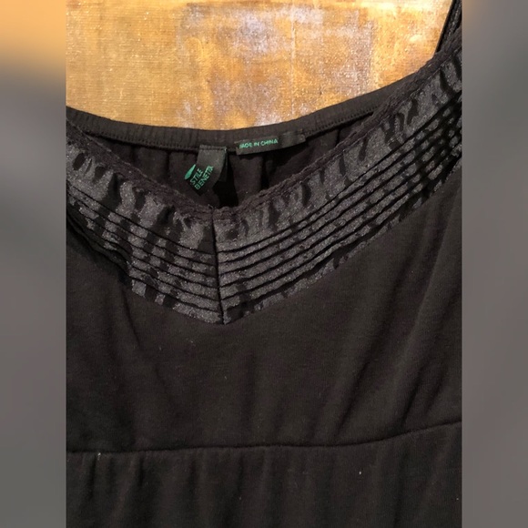 BENETTON "Stile" Black VNeck Tank Top w Satin Trim - Picture 3 of 6